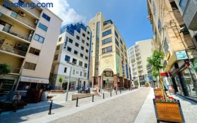 Seaside Bliss 3BR Holiday Apartment Sliema