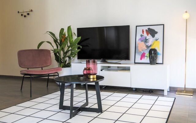 Phaedrus Living: City Luxury Flat Anemone 103