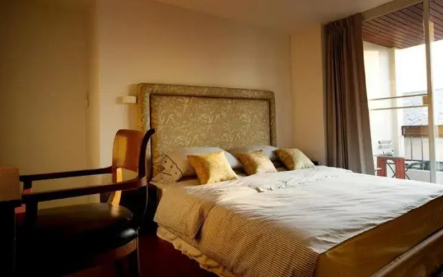 Bangpa-in Place Serviced Apartment