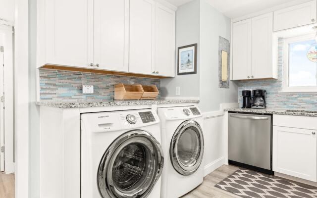 Lighthouse Point 20B