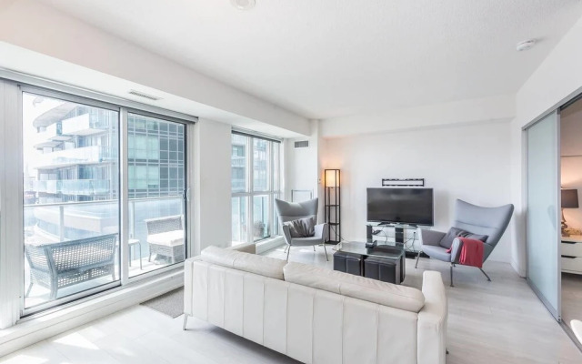 Downtown Condo Near Exhibition W/Balcony