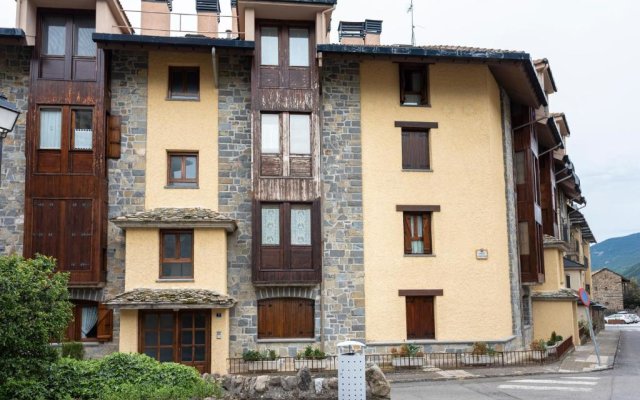 Acogedor Apartamento En Biescas Con Chimenea Y Garaje