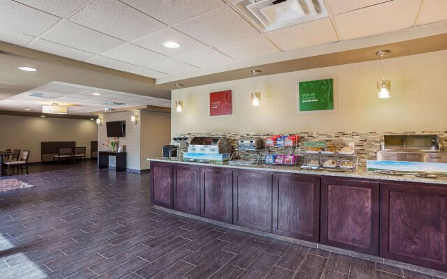 Comfort Suites University