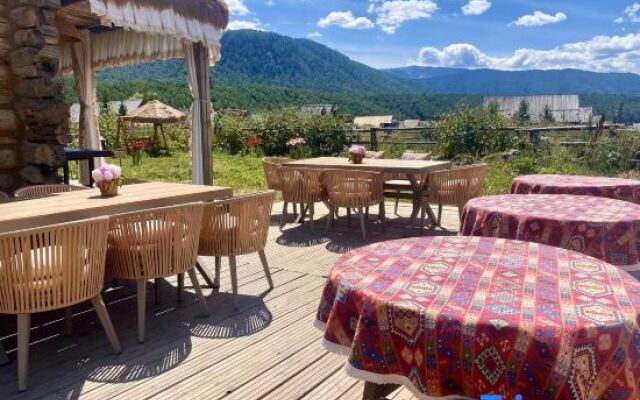 Kanas Meet Yimei Homestay