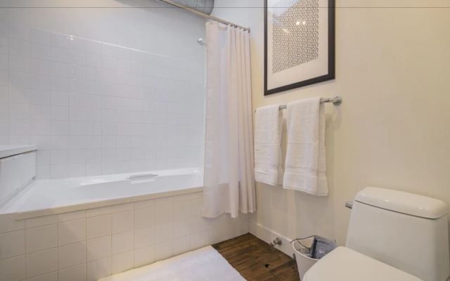 Applewood Suites - The Ossington Loft