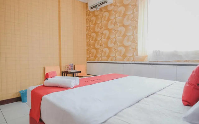 RedDoorz Plus near Maimun Palace 2 Medan