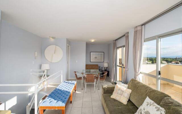 Apto com churrasqueira a 3min da praia EST403