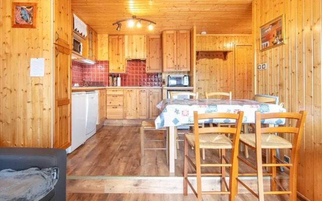 Alpine Comfort With Balcony Views