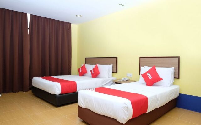 OYO 89352 Golden Terminal Lodge