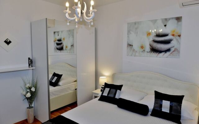 Villa Doris With Heated Pool gym and Kids Playground