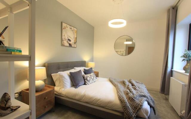Cabot Mews Apartment 5