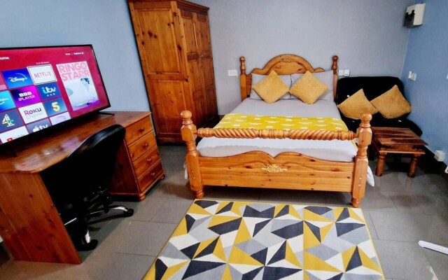 Beautiful 1-bed Studio Next to Slough Station