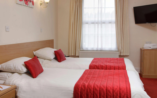 Cedars Hotel