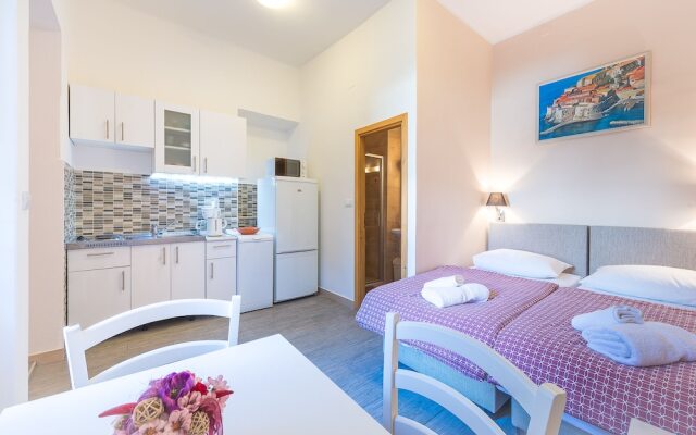 Ivana's Central Suites
