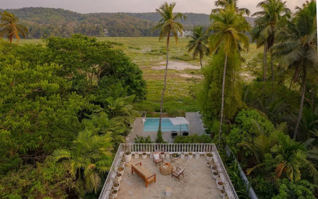 Loto Bianco by Hireavilla -4br w Pvt Pool Siolim