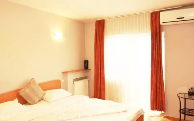 Domino 2BD Apartment Unirii Square