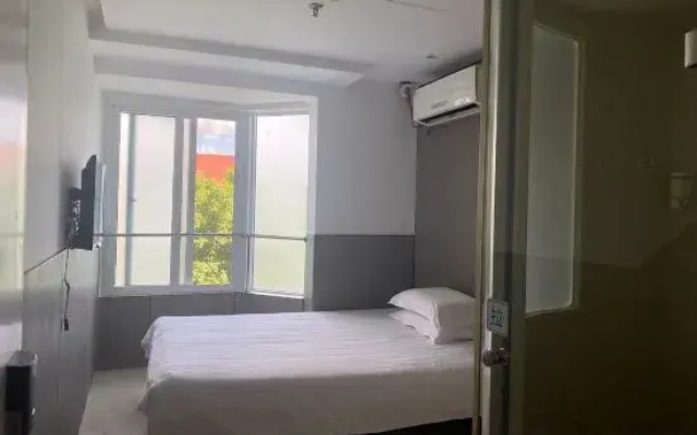 Hongda Hotel (Shanghai Hongkou Football Stadium Chifeng Road Subway Station)