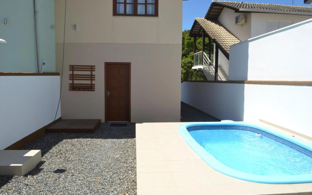 Sobrado com piscina em Mariscal Rutilio N125