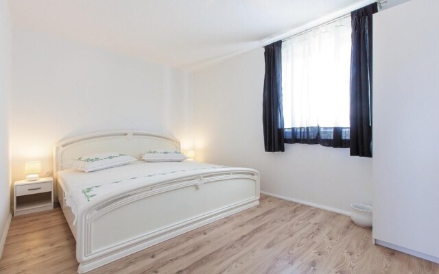 Beautiful Home in Kastel Stafilic With Wifi and 7 Bedrooms