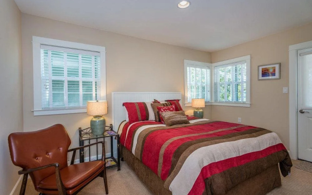 Greenwood 4 Br home by RedAwning