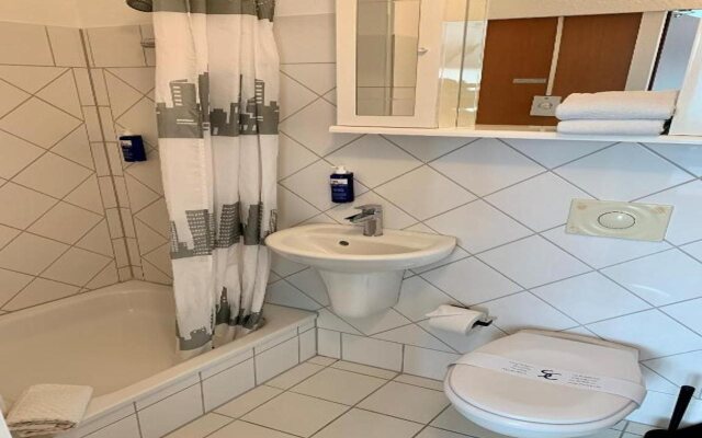 [Bee]Village Messehotel Hannover-Laatzen.