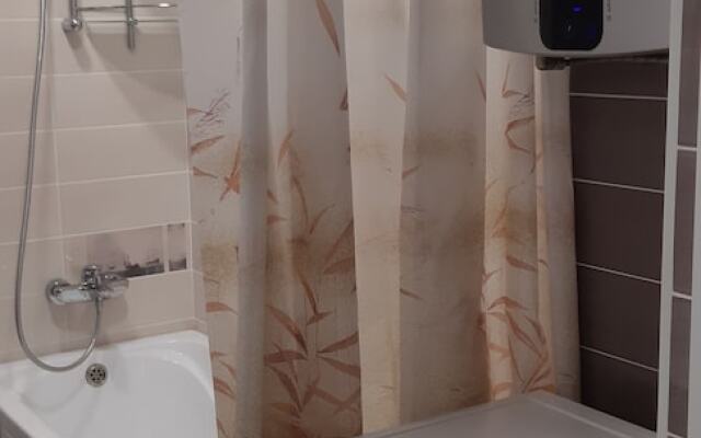 Nizhneimeretinskya apt 25