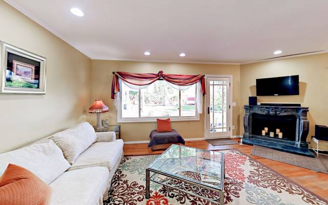 Charming Lake Balboa - 3 Br Home