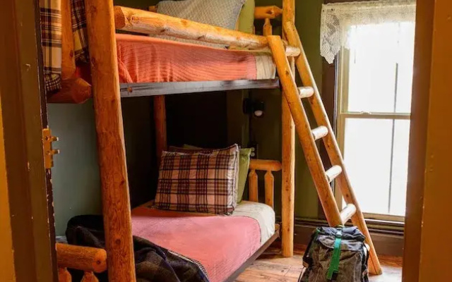 RoosterComb Inn