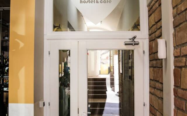 Varad Inn Hostel and Cafe