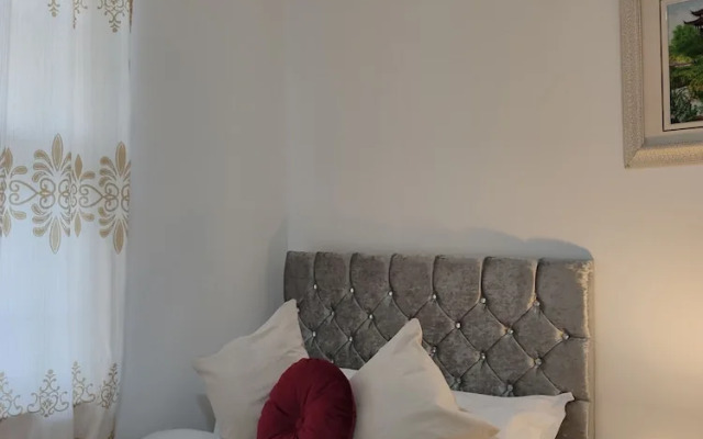 Tower Bridge Roomzzzz BnB