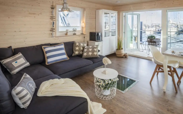 Houseboat Grey Seal Comfortable Vacation Home