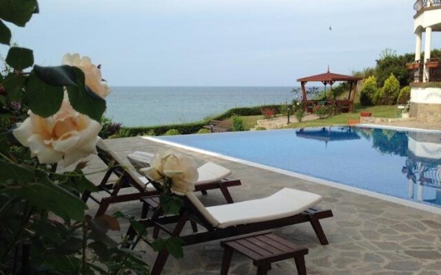 Argo Aparthotel