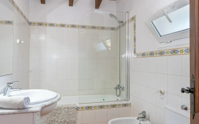 Traditional Charm With Private Pool
