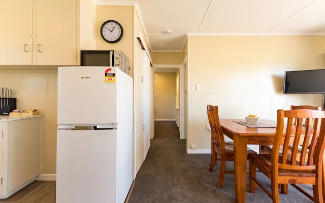 Waitangi Beach Bach 30A