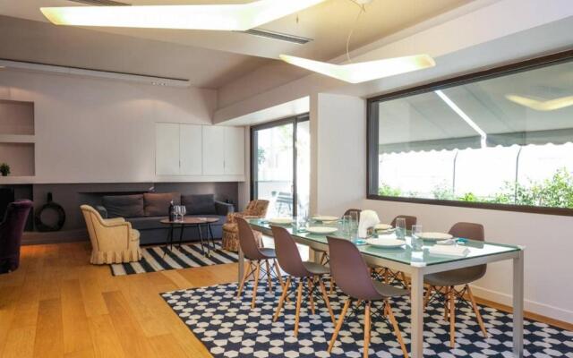 Urban Luxury Homm Apt. In Deinokratous Str.