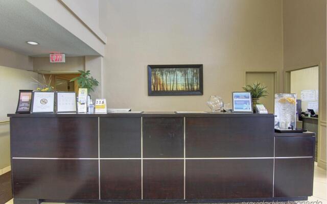 Travelodge Ambassador Bridge Windsor