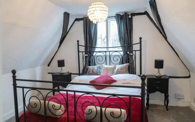 Crooked Loft - Super Central Stunning Views Sleeps 4