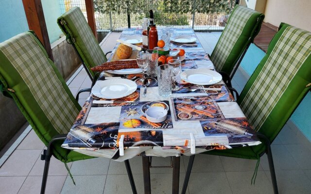 Charming Apartment 3 Sleeps 4 Guests