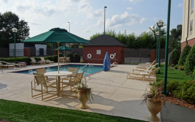 Holiday Inn Exp Stes Univ