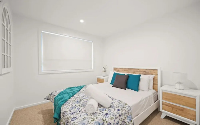 Gorgeous 4 Bedroom House - Blackmans Bay