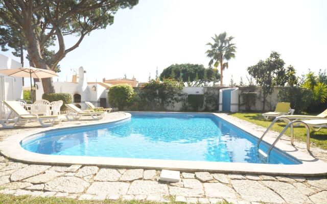 Beautiful Villa With Private Swimming Pool Near the Center of Vilamoura