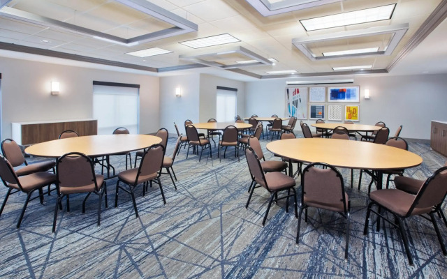 Holiday Inn Express And Suites Milwaukee Nw Park Place by IHG