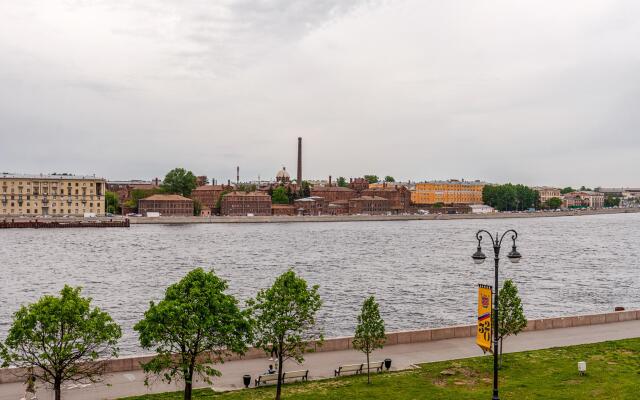 Апартаменты на Воскресенской набережной 20