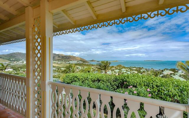 Stunning Orient Bay Ocean Views, Walk to the Beach! AC, Free Wifi, Swimming Pool