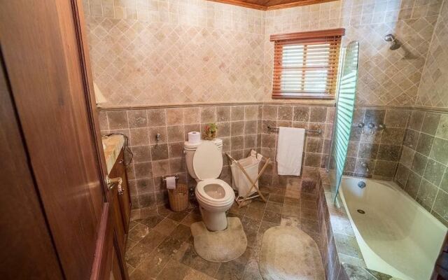 8BR 9BA Barranca Villa by ASVR