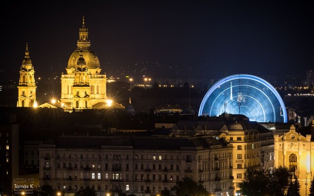 Opera Mezzanine Apartment - Historic Building With High Ceiling, A/c, Free Wifi