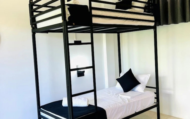 Mich's Surf Villa & Hostel