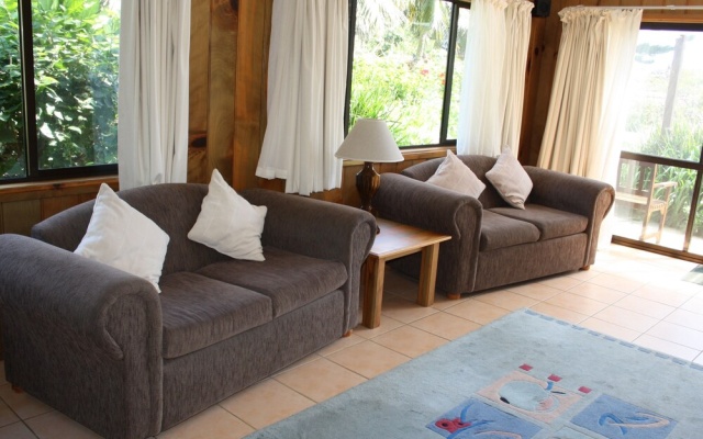 Tau Gardens – Guest Rooms – Burnt Pine
