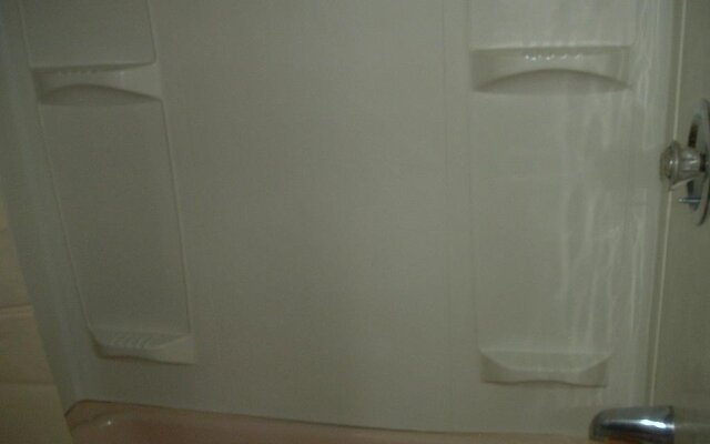 Fels Three Crown Motel