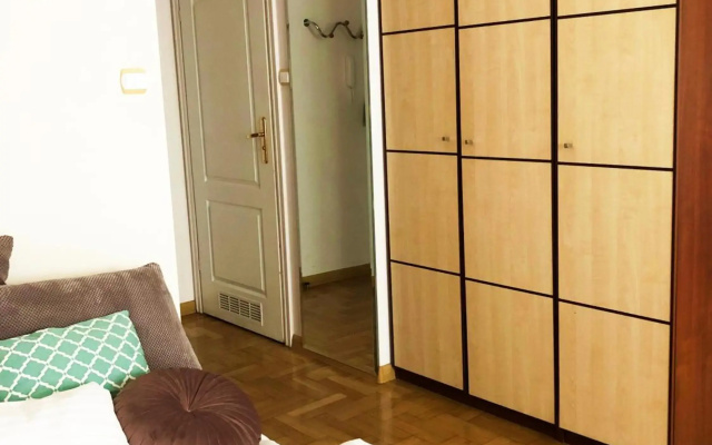 Sienna 93 - cozy studio by Homeprime